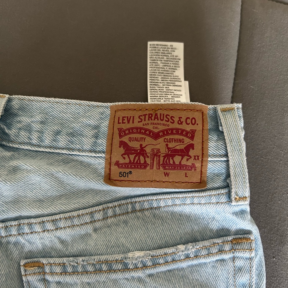 Light blue 501 Levi Jeans